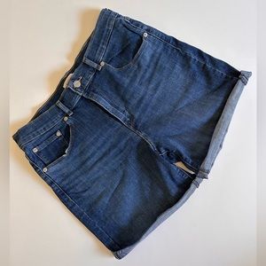 Levi’s Women’s Classic Denim Cuffed Shorts Size 30